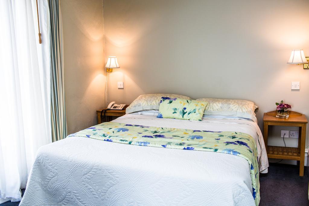 Byrnes Wine Dine Stay Ennistimon Room photo